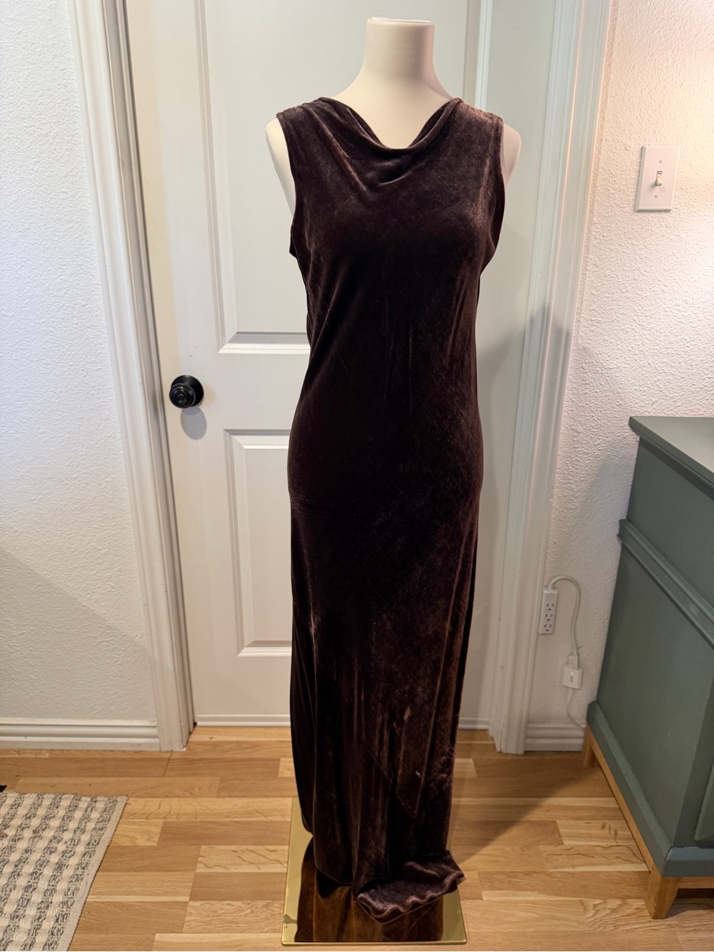 Donna Karan Signature Elegant Deep Brown Velvet Low-Back Evening Dress